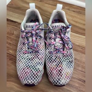 NOBULL Bouquet Floral Diamond Mesh Runner